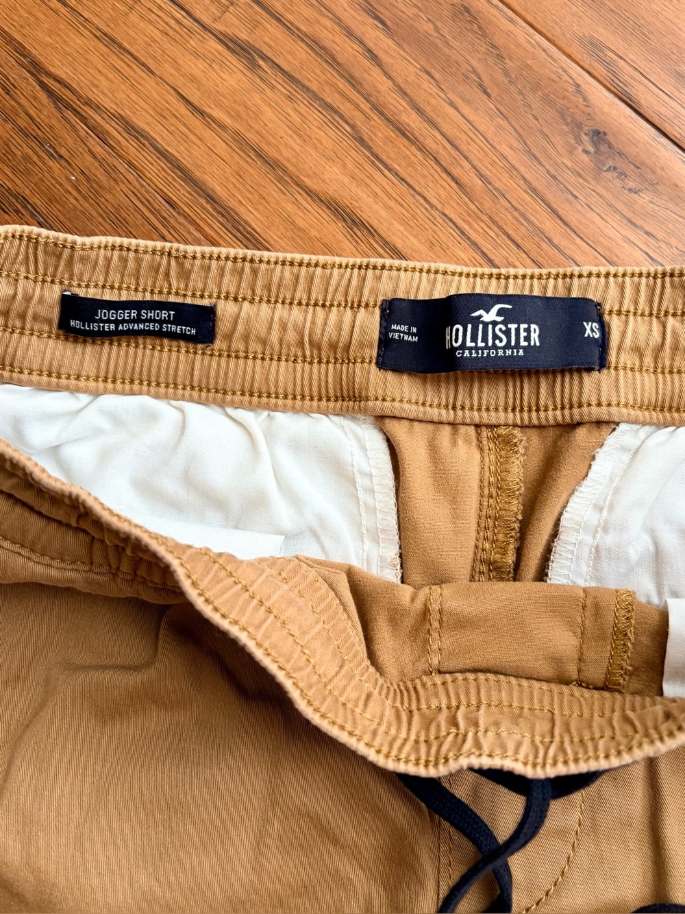 Men’s Dark Khaki/Tan Hollister Jogger Short — Size XS - Picture 4 of 4